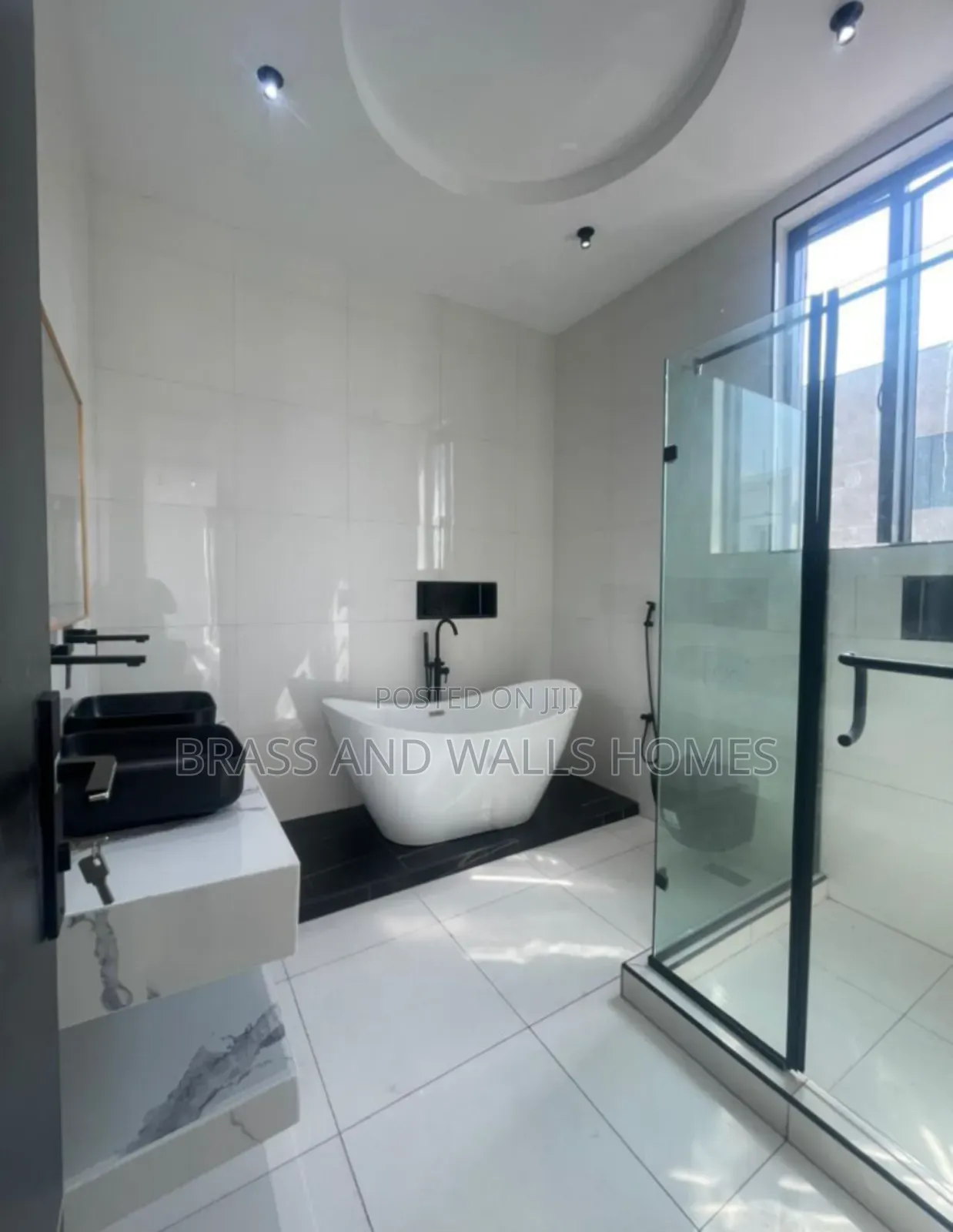 Furnished 5bdrm Duplex in Chevron for sale