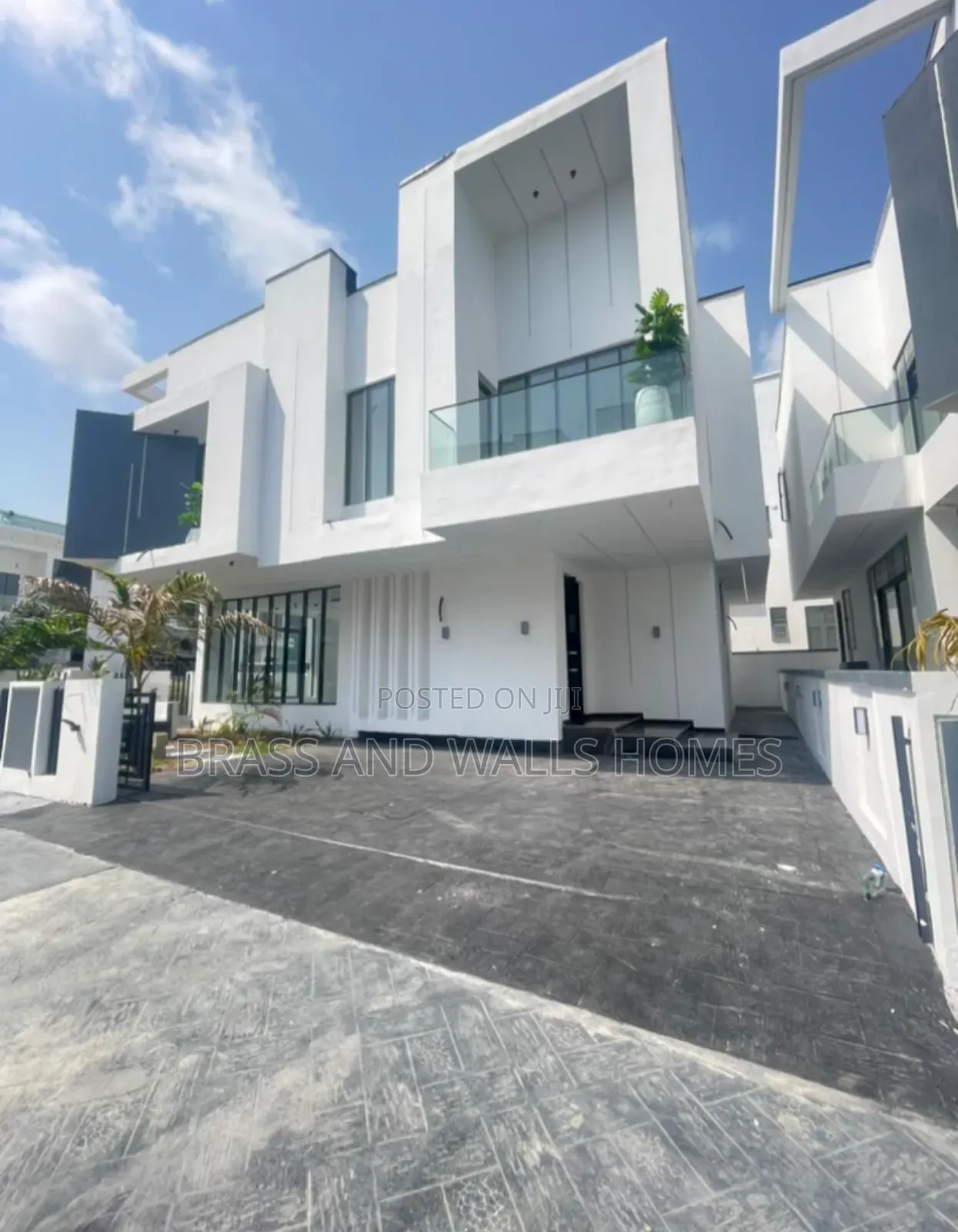 Furnished 5bdrm Duplex in Chevron for sale