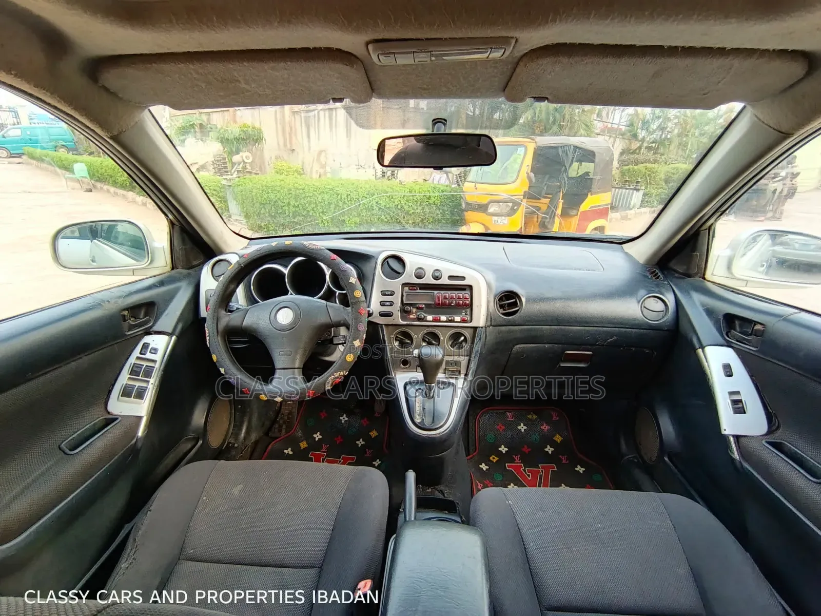 Pontiac Vibe Automatic 2004 Silver