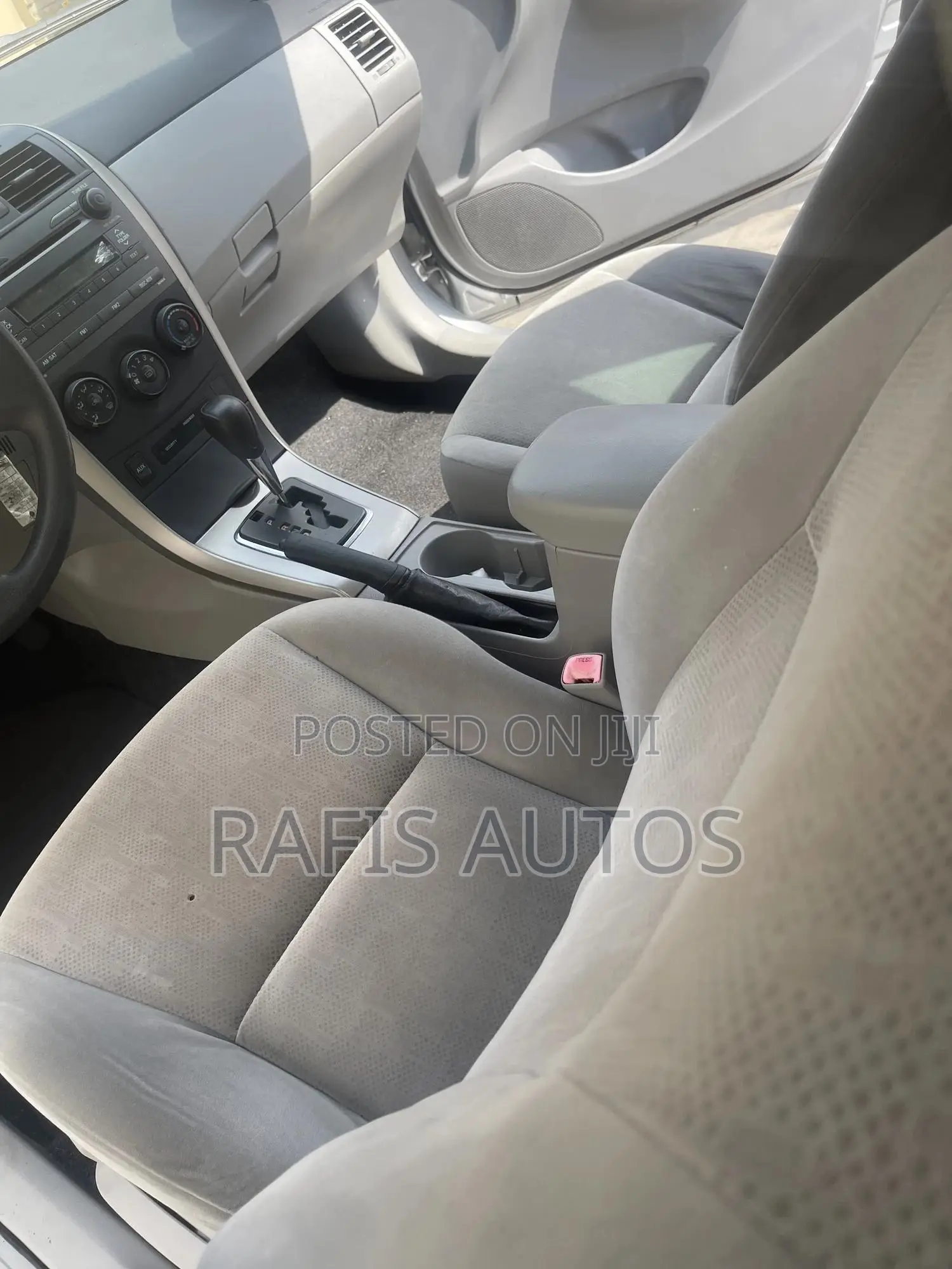 Toyota Corolla L 4dr Sedan (1.8L 4cyl 5M) 2013 Silver