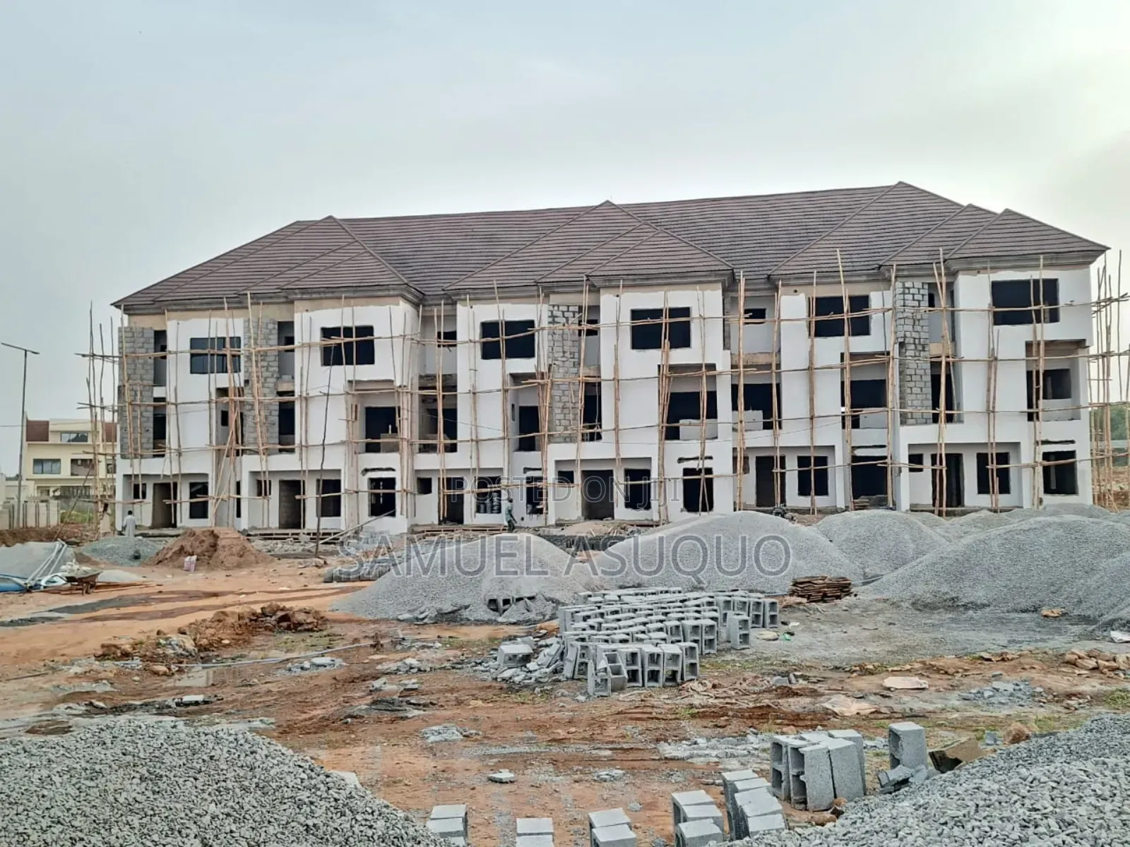 5bdrm Duplex in Idu Industrial for sale