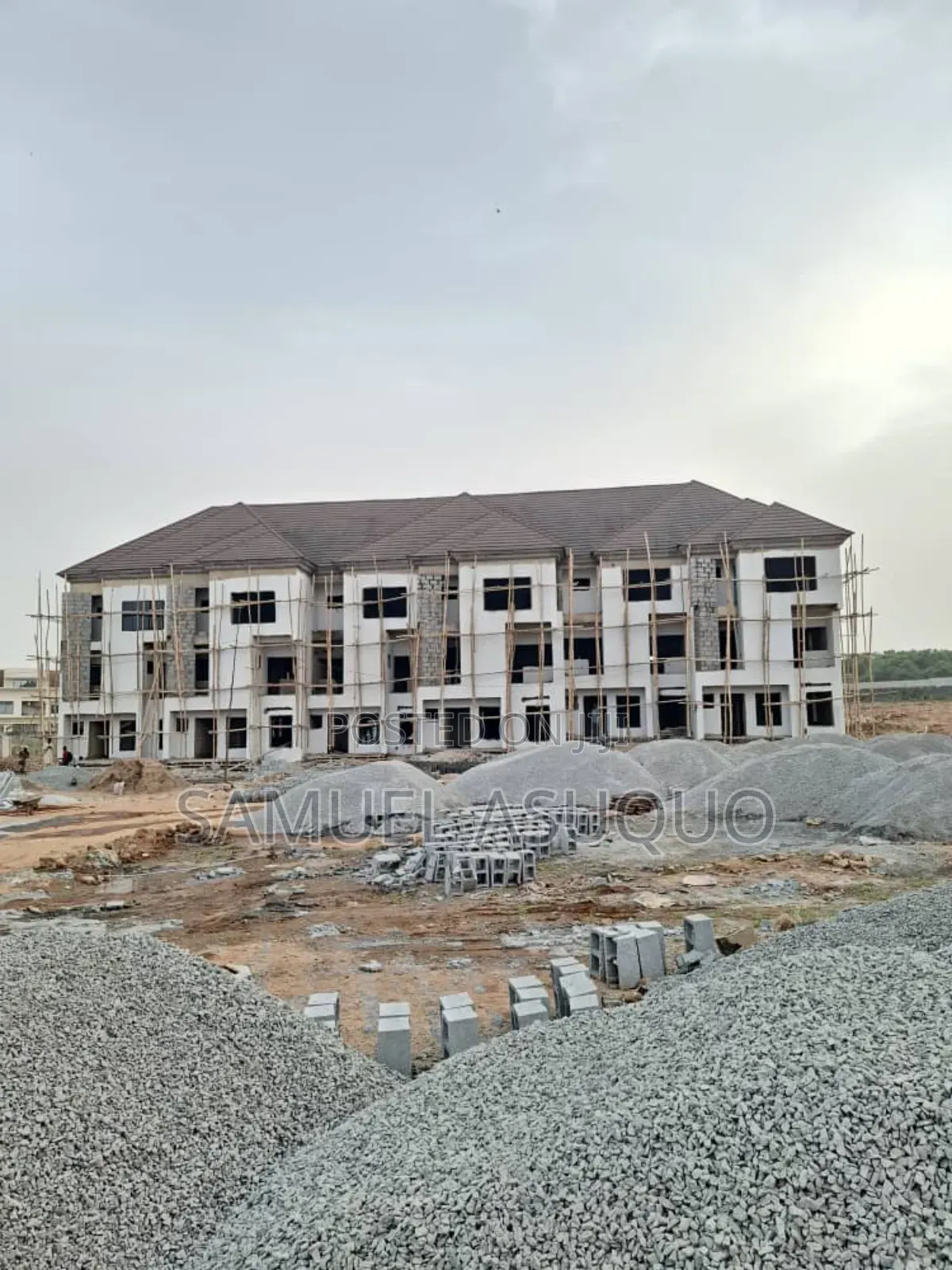 5bdrm Duplex in Idu Industrial for sale