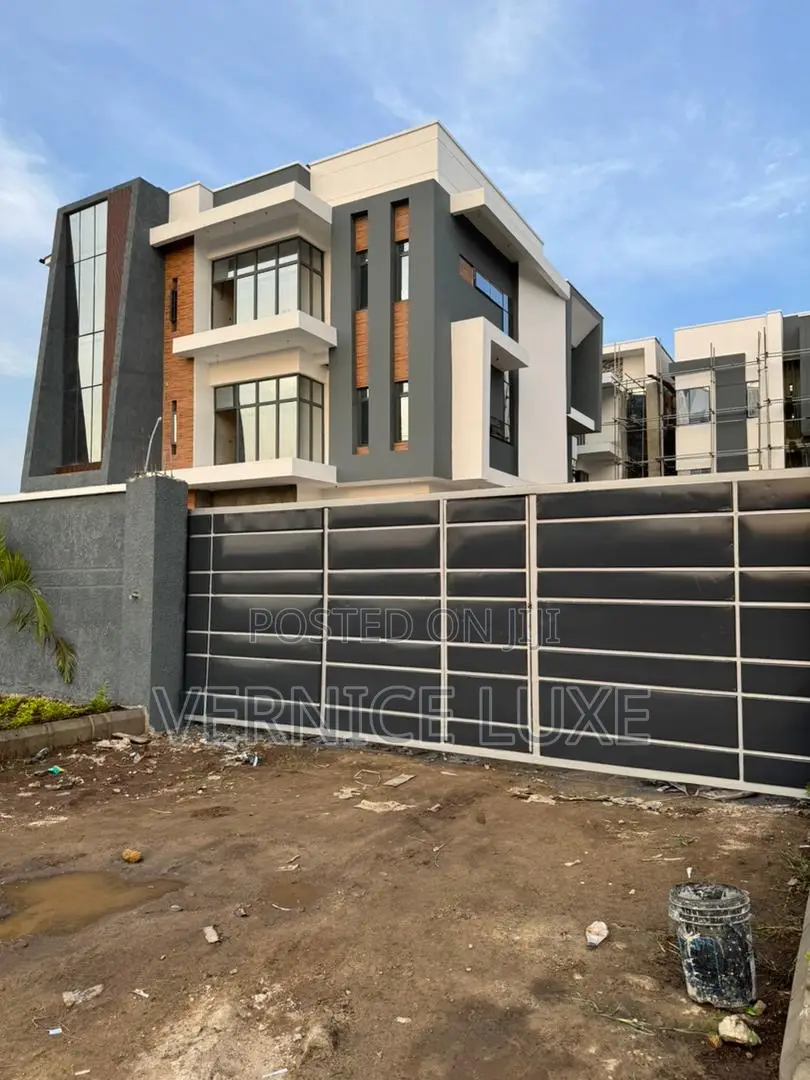 3bdrm Block of Flats in Ajah, Abraham Adesanya Estate for sale