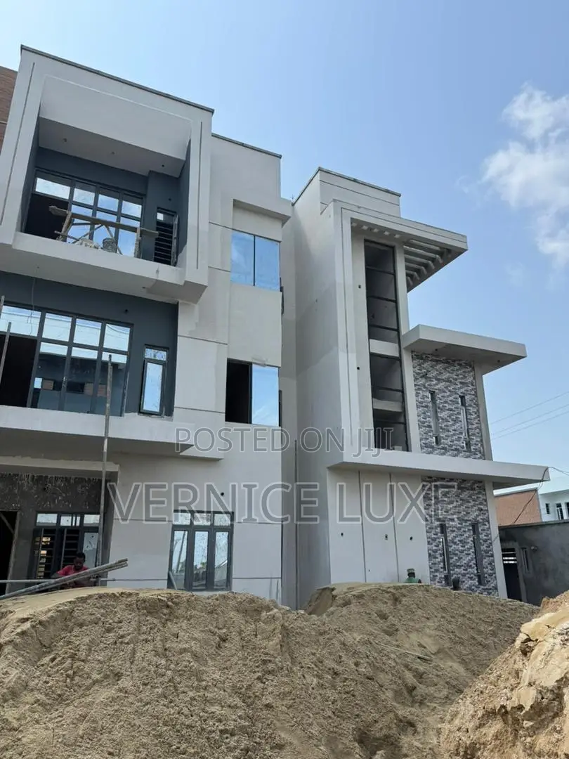 3bdrm Block of Flats in Ajah, Abraham Adesanya Estate for sale