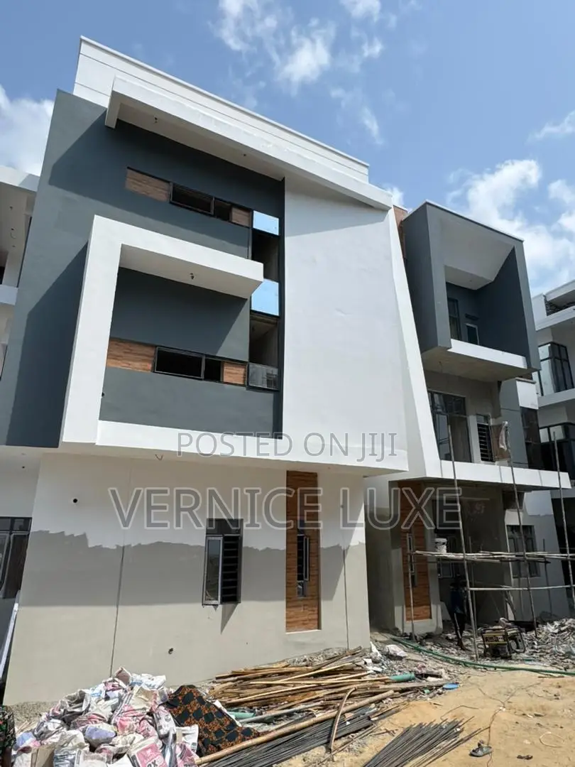 3bdrm Block of Flats in Ajah, Abraham Adesanya Estate for sale