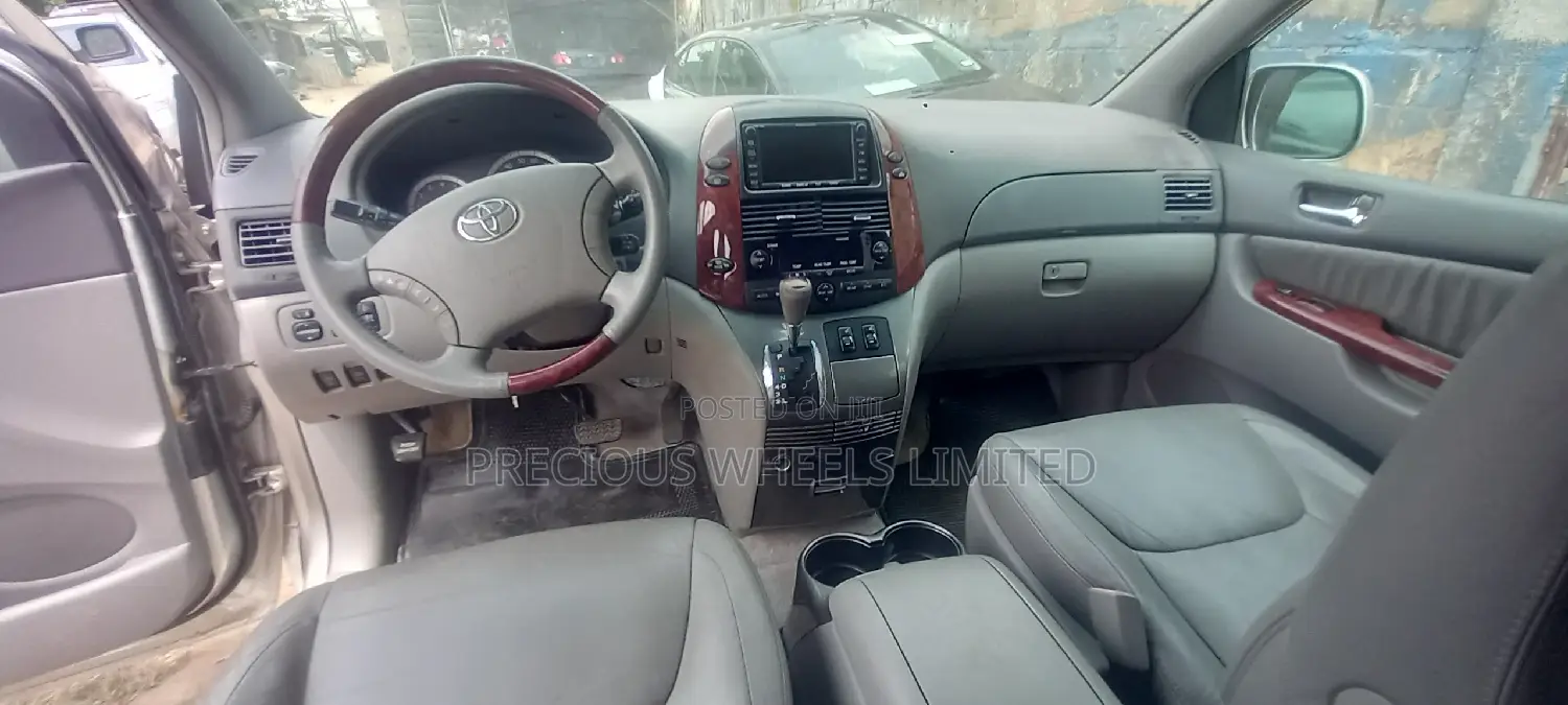 Toyota Sienna 2005 Gold