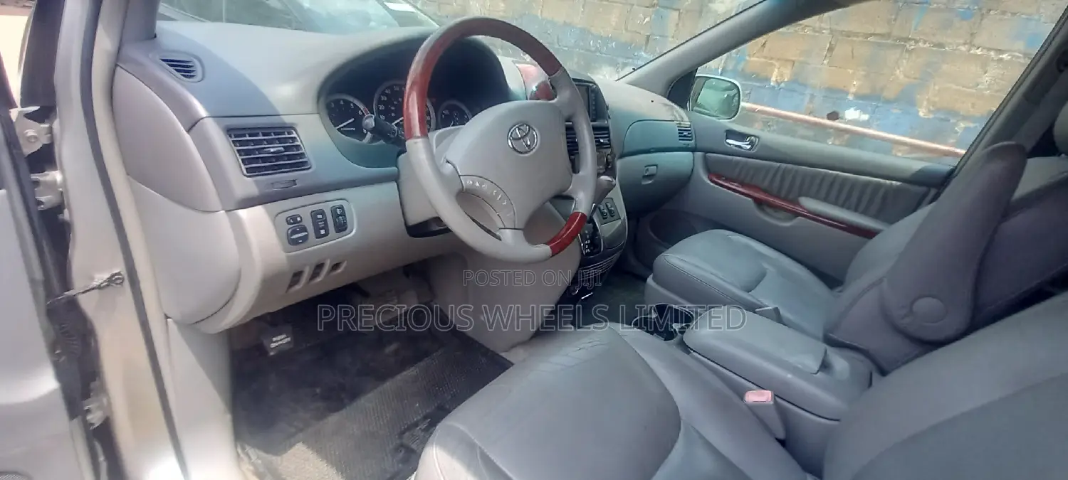 Toyota Sienna 2005 Gold