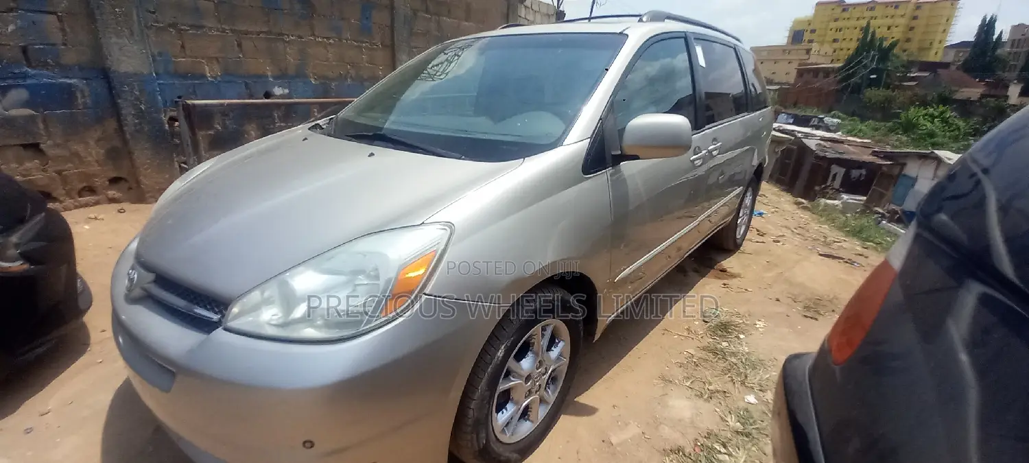 Toyota Sienna 2005 Gold