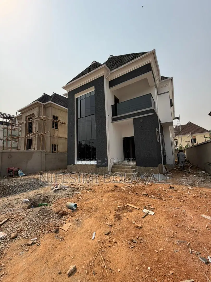 4bdrm Duplex in Carlton Gate Estate, for sale
