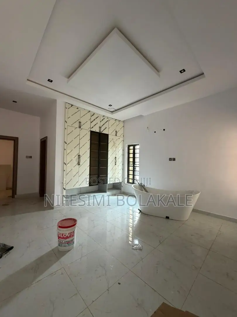 4bdrm Duplex in Carlton Gate Estate, for sale
