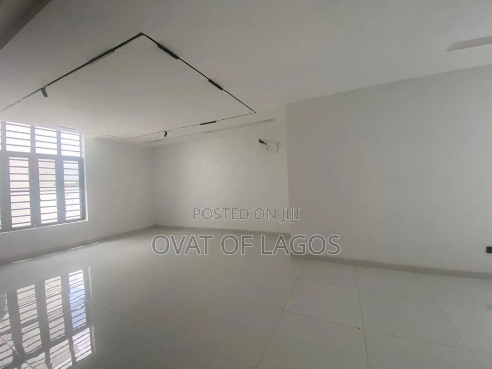 5bdrm Duplex in Chevron for sale