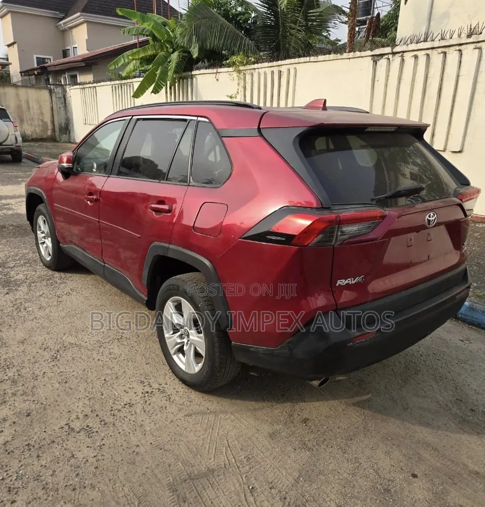 Toyota RAV4 XLE Premium AWD 2020 Red