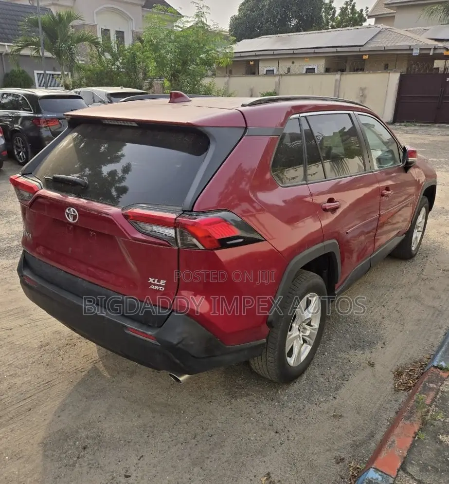 Toyota RAV4 XLE Premium AWD 2020 Red