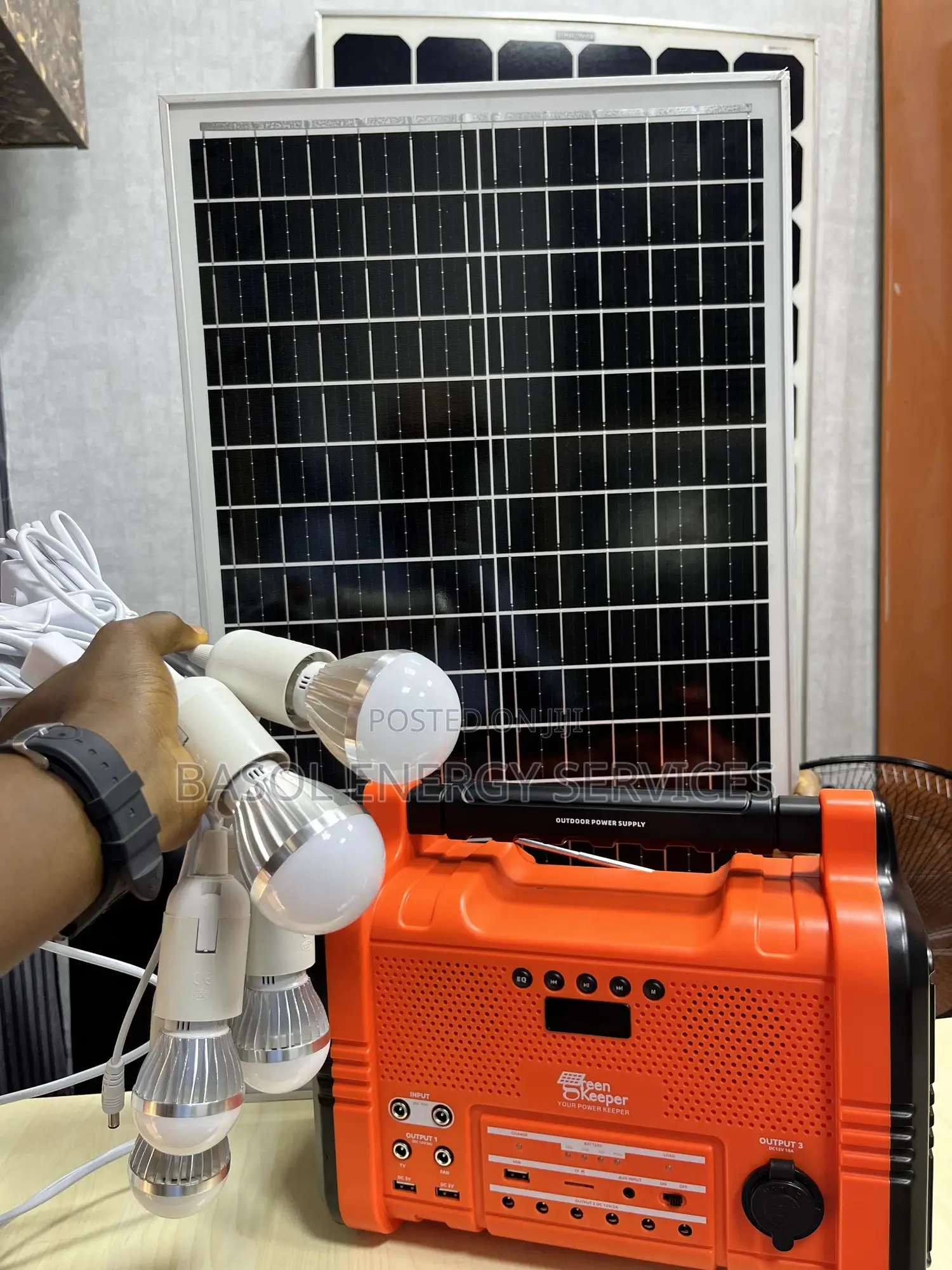 300w Dc Solar Generator With Multiple Bulbs , Bluetooth  And Panel