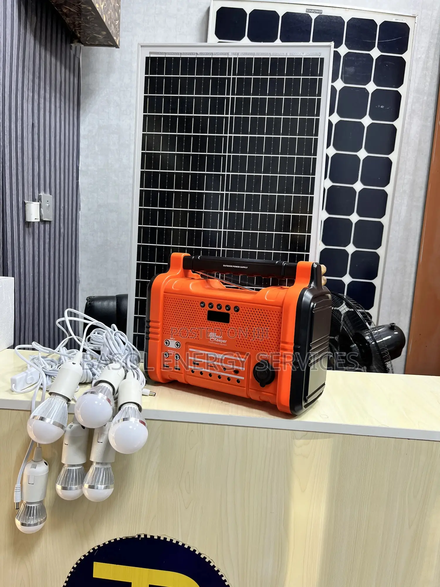 300w Dc Solar Generator With Multiple Bulbs , Bluetooth  And Panel