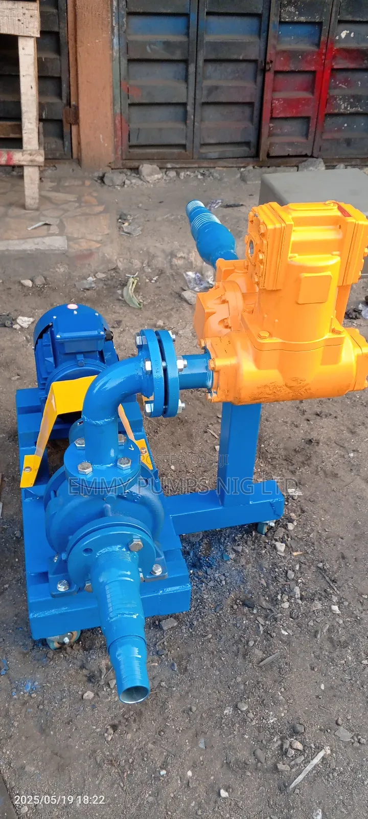 Electric Motor With Head and Liquid Control