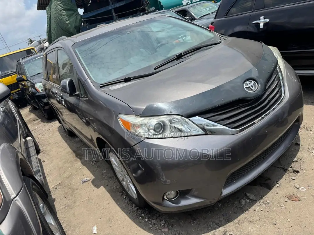 Toyota Sienna Limited AWD 7-Passenger 2013 Gray