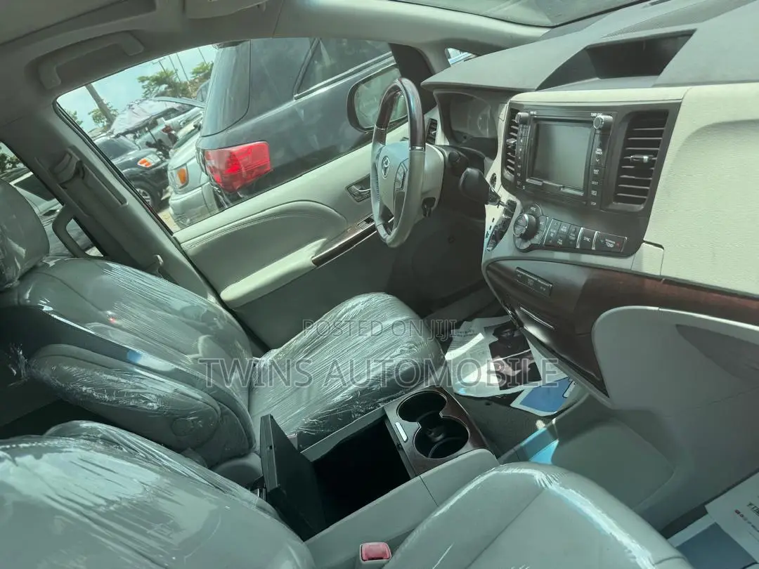 Toyota Sienna Limited AWD 7-Passenger 2013 Gray