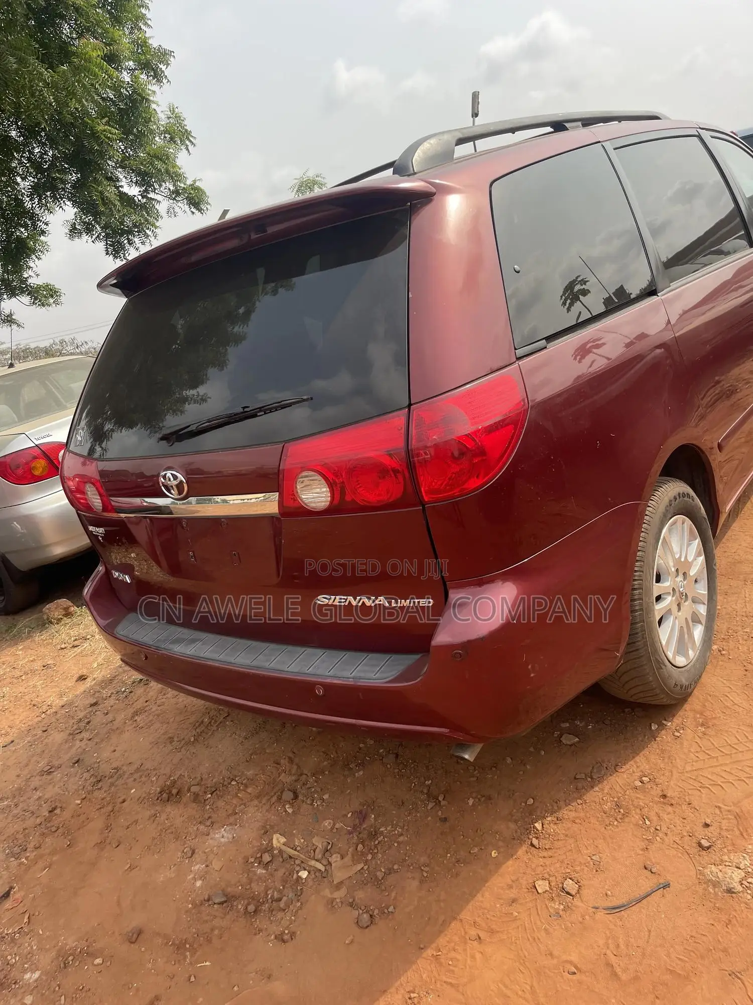 Toyota Sienna 2010 Red