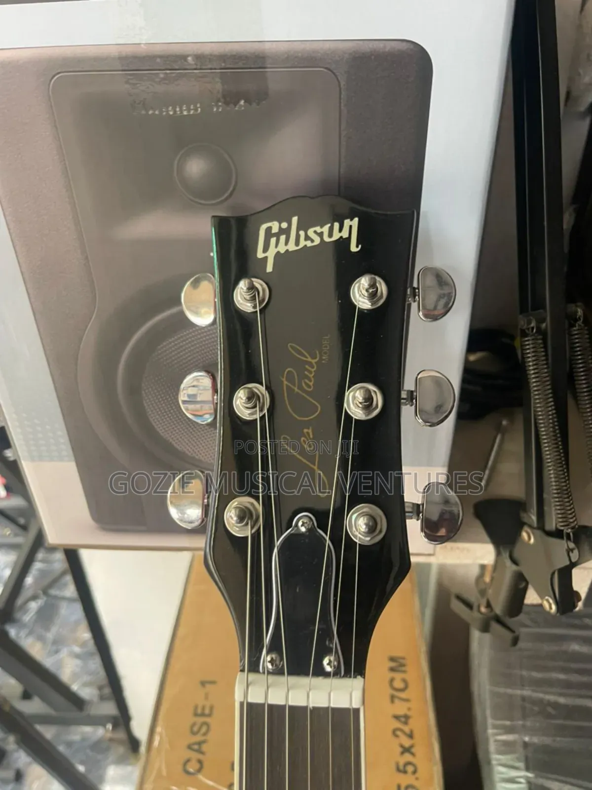 A Very High Quality Gibson Electric Lead Guitar With Sweet Sound.