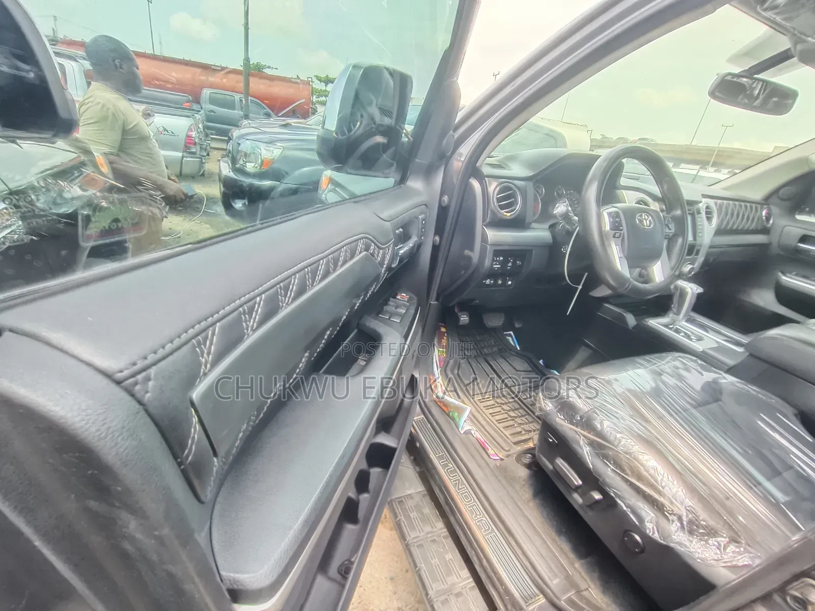 Toyota Tundra Platinum 5.7L V8 4x4 CrewMax 5.6 ft. box 145.7 in. WB