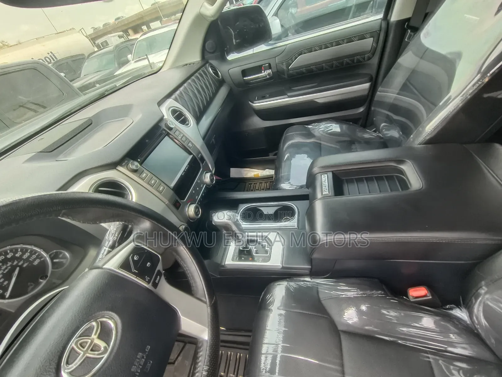 Toyota Tundra Platinum 5.7L V8 4x4 CrewMax 5.6 ft. box 145.7 in. WB
