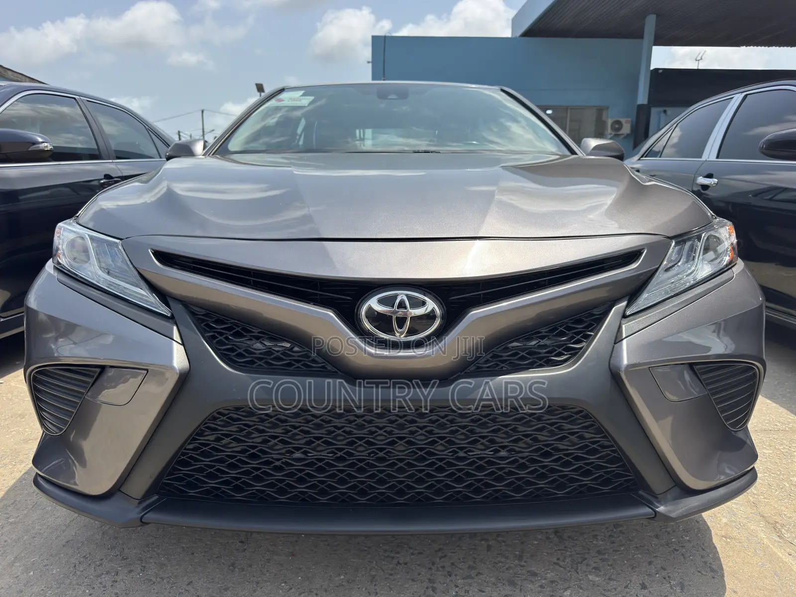 Toyota Camry SE FWD 2020 Gray