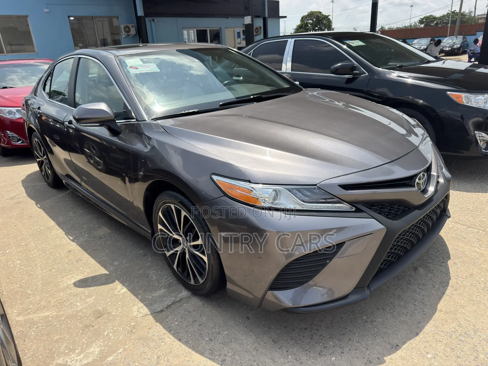 Toyota Camry SE FWD 2020 Gray
