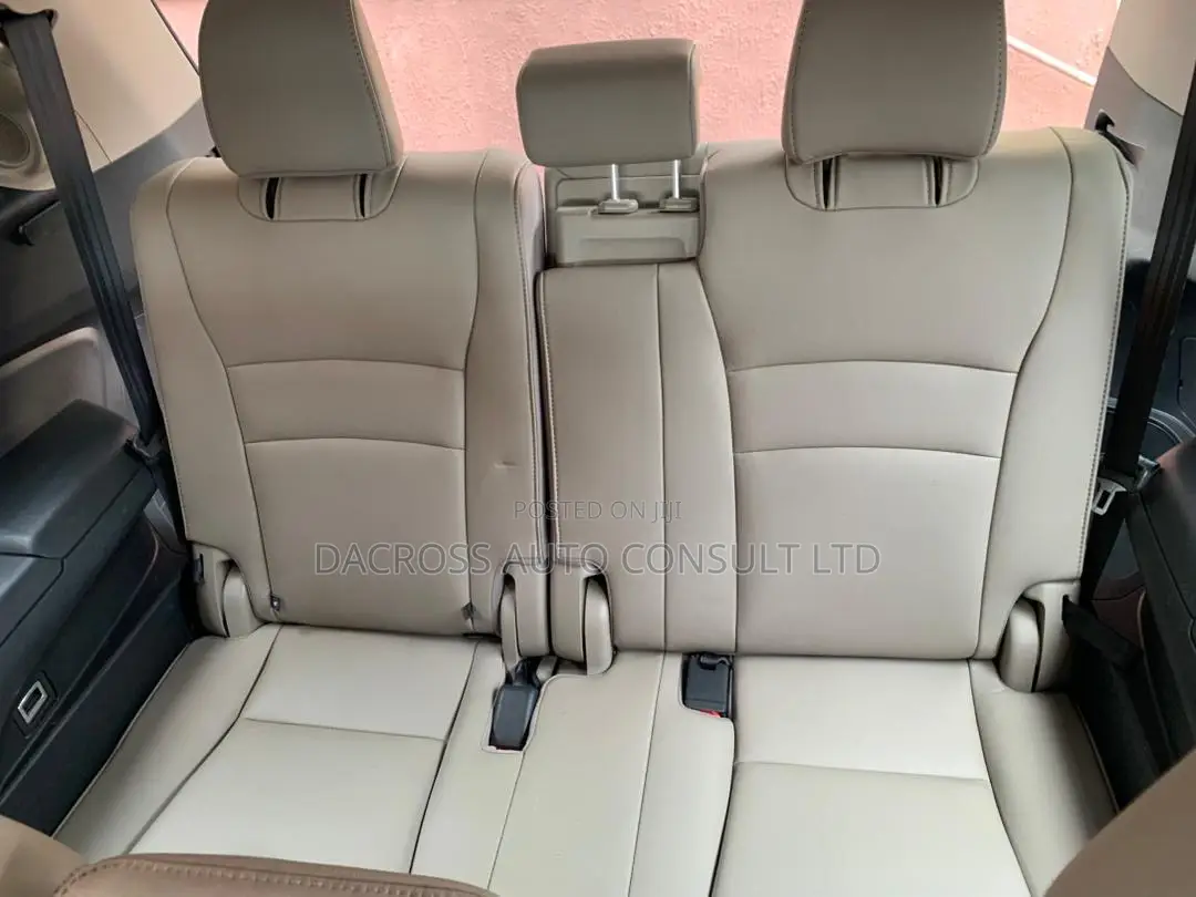 Honda Pilot Touring 4dr SUV 4WD (3.5L 6cyl 9A) 2017 White