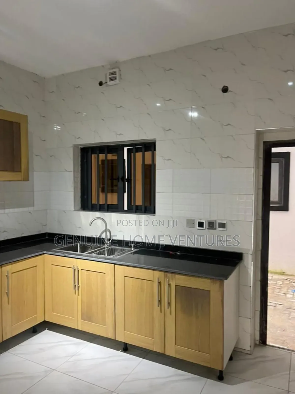 4bdrm Duplex in Allen Avenue for rent