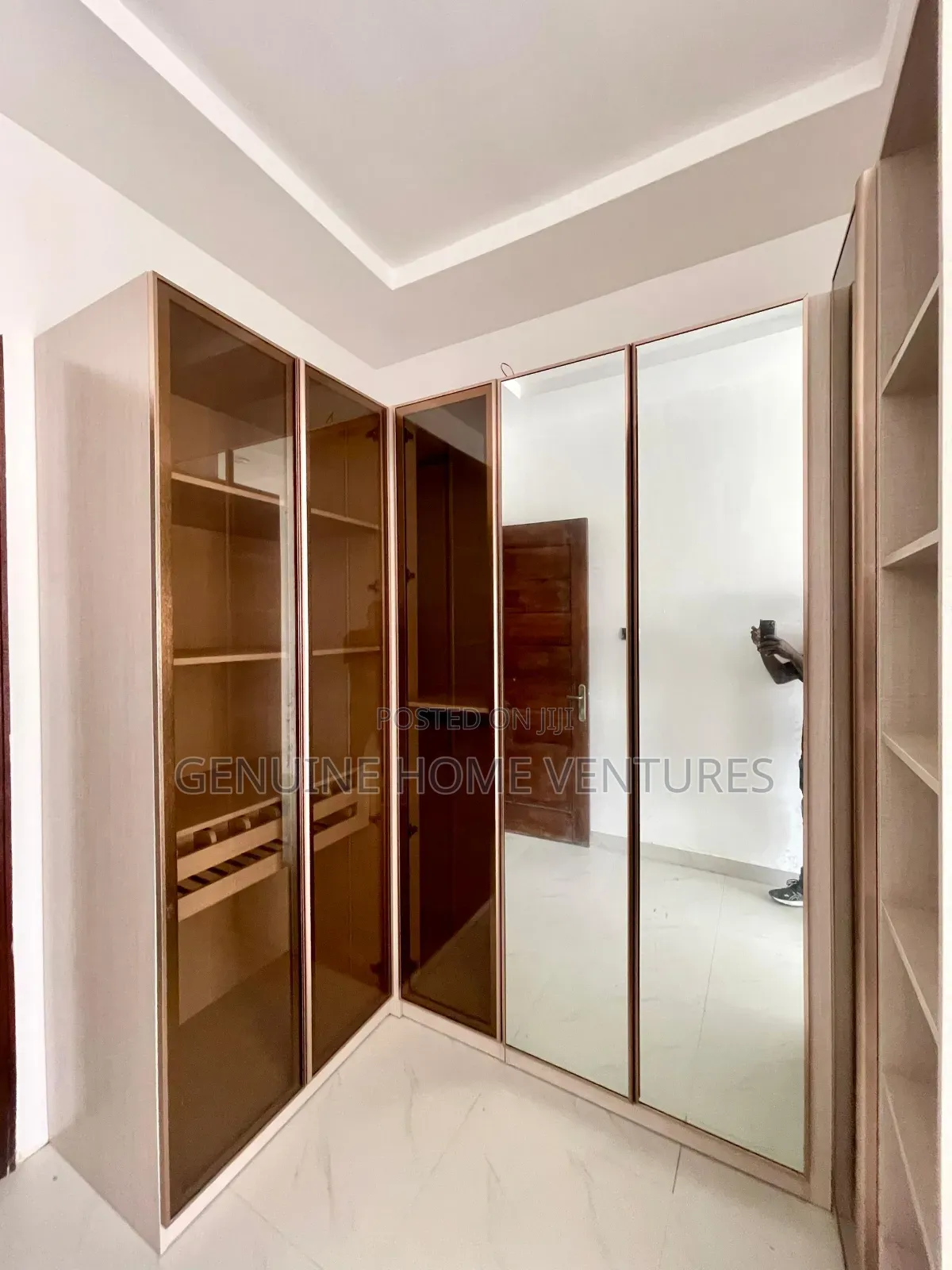 4bdrm Duplex in Ologolo for sale