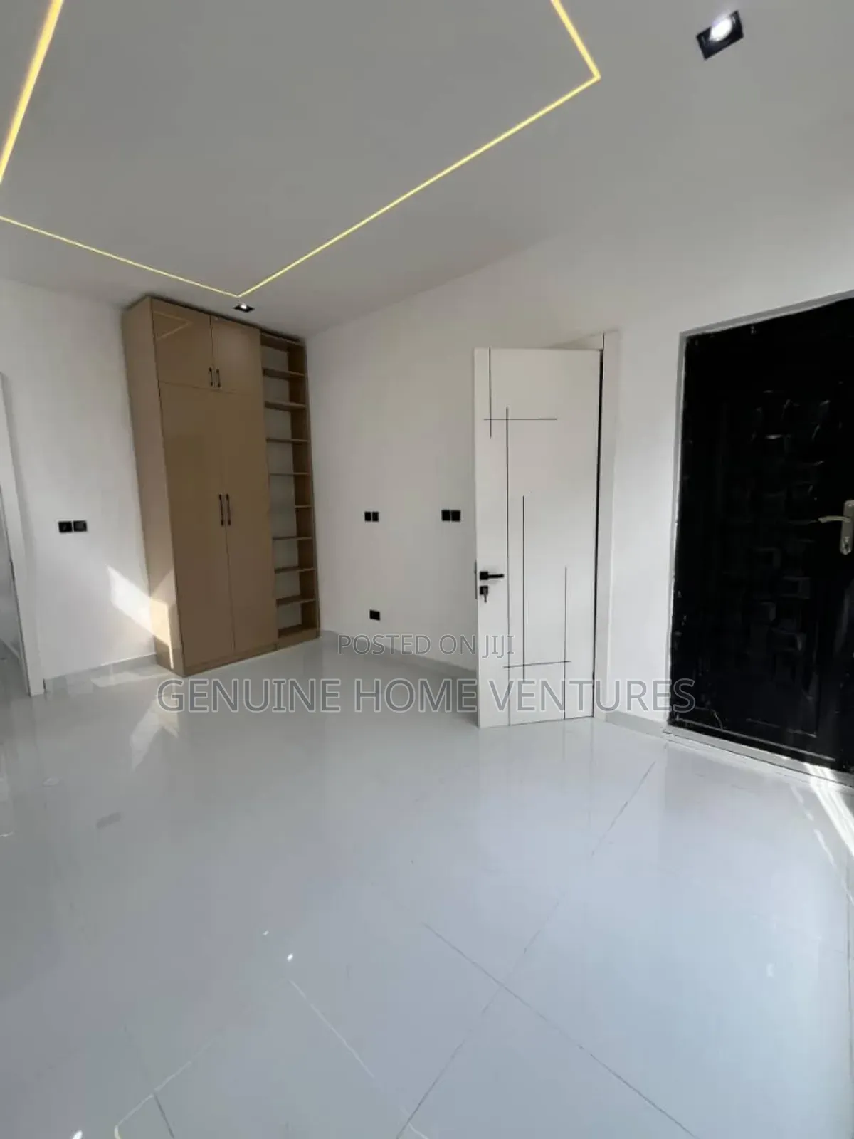5bdrm Duplex in Ikota for sale