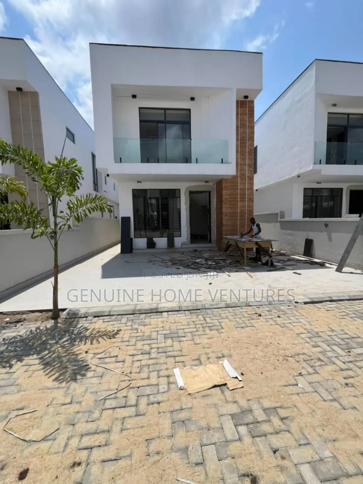 4bdrm Duplex in Orchid, Chevron for sale