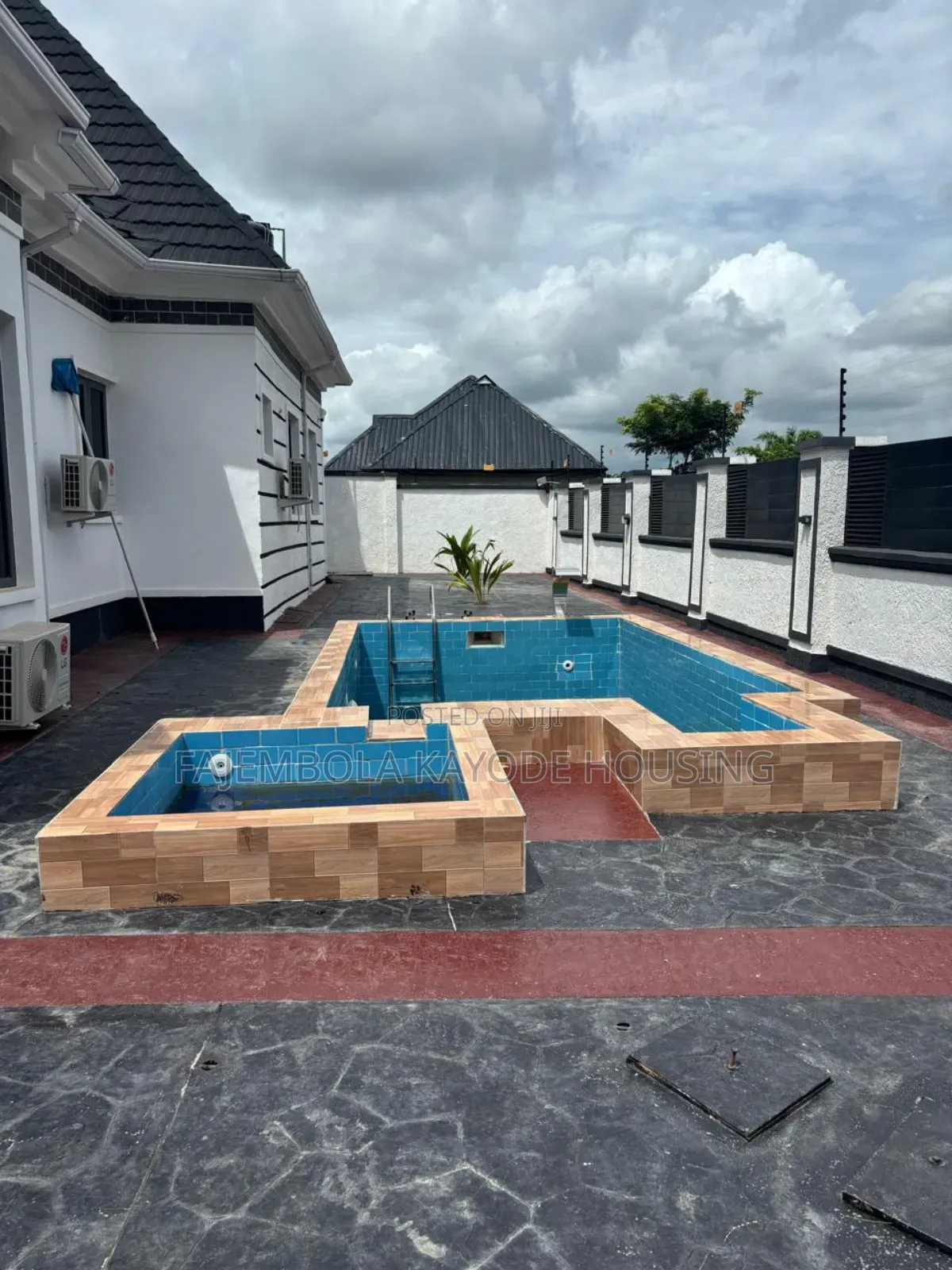 4bdrm Bungalow in Faruku Soka, Ibadan for sale