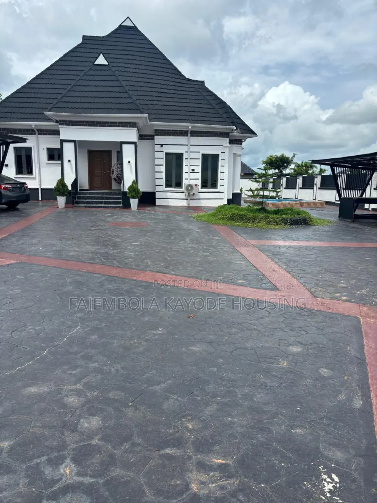 4bdrm Bungalow in Faruku Soka, Ibadan for sale