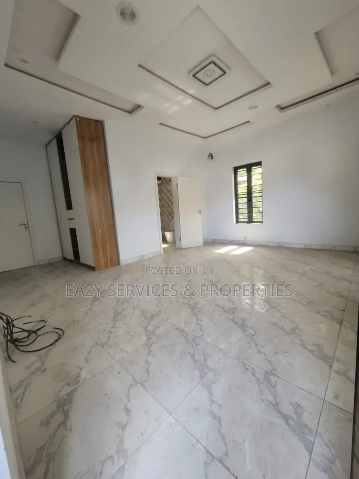 5bdrm Duplex in Thomas Estate for sale