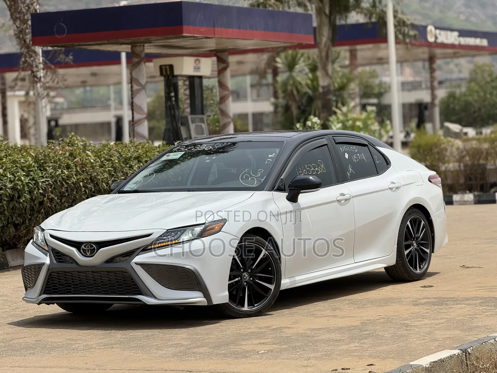 Toyota Camry XSE (2.5L 4cyl 8A) 2019 White
