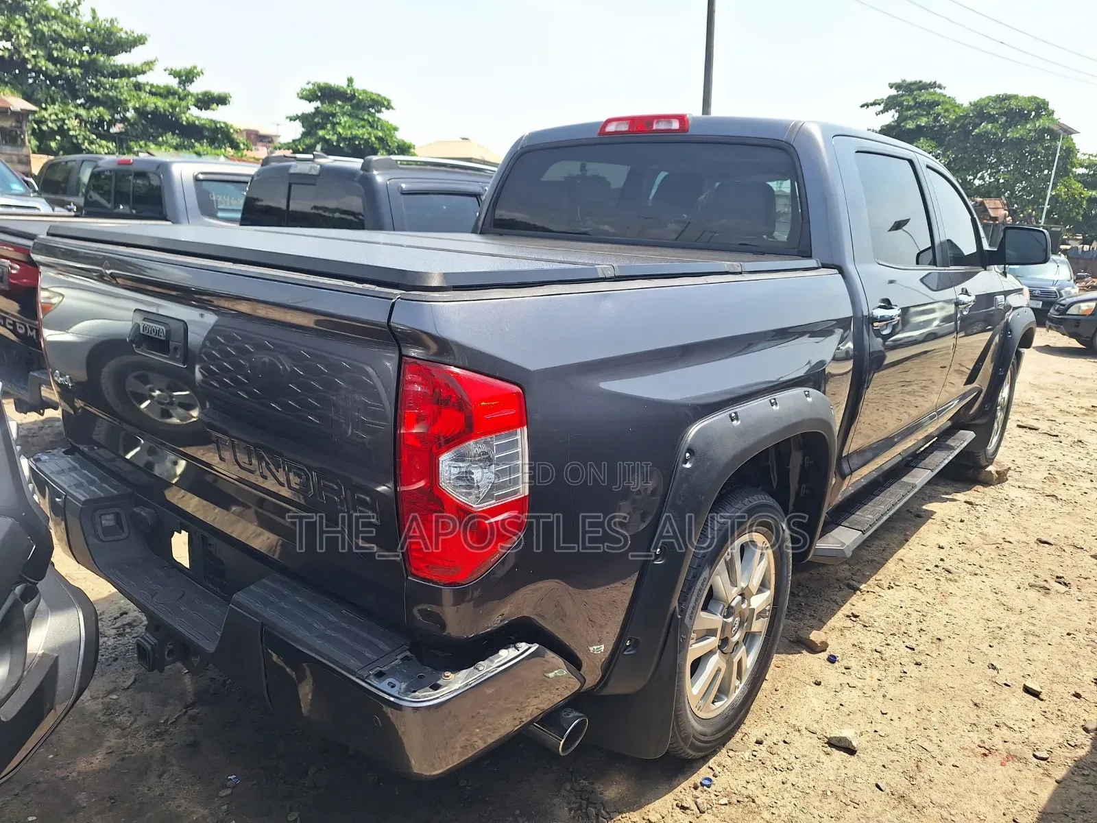 Toyota Tundra 1794 5.7L V8 4x4 CrewMax 5.6 ft. box 145.7 in. WB 2018