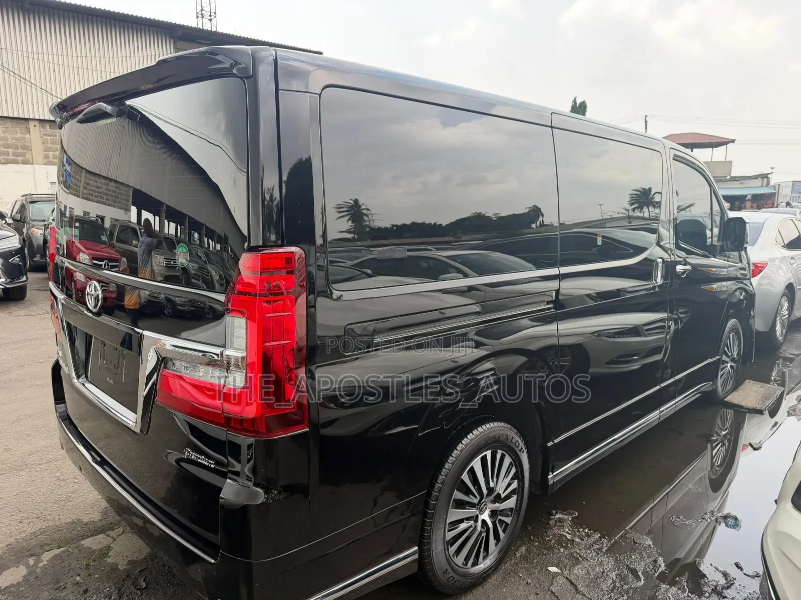 Toyota Granvia 2024 Black