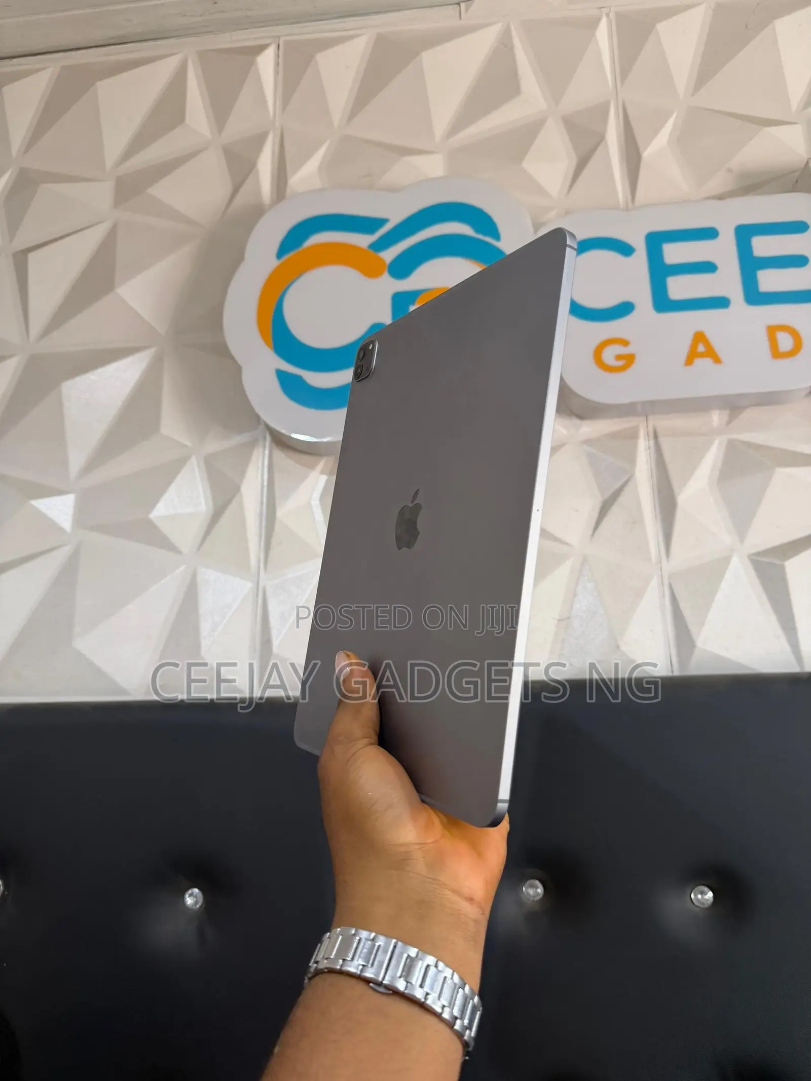 Apple iPad Pro 12.9 (2022) 128 GB Silver