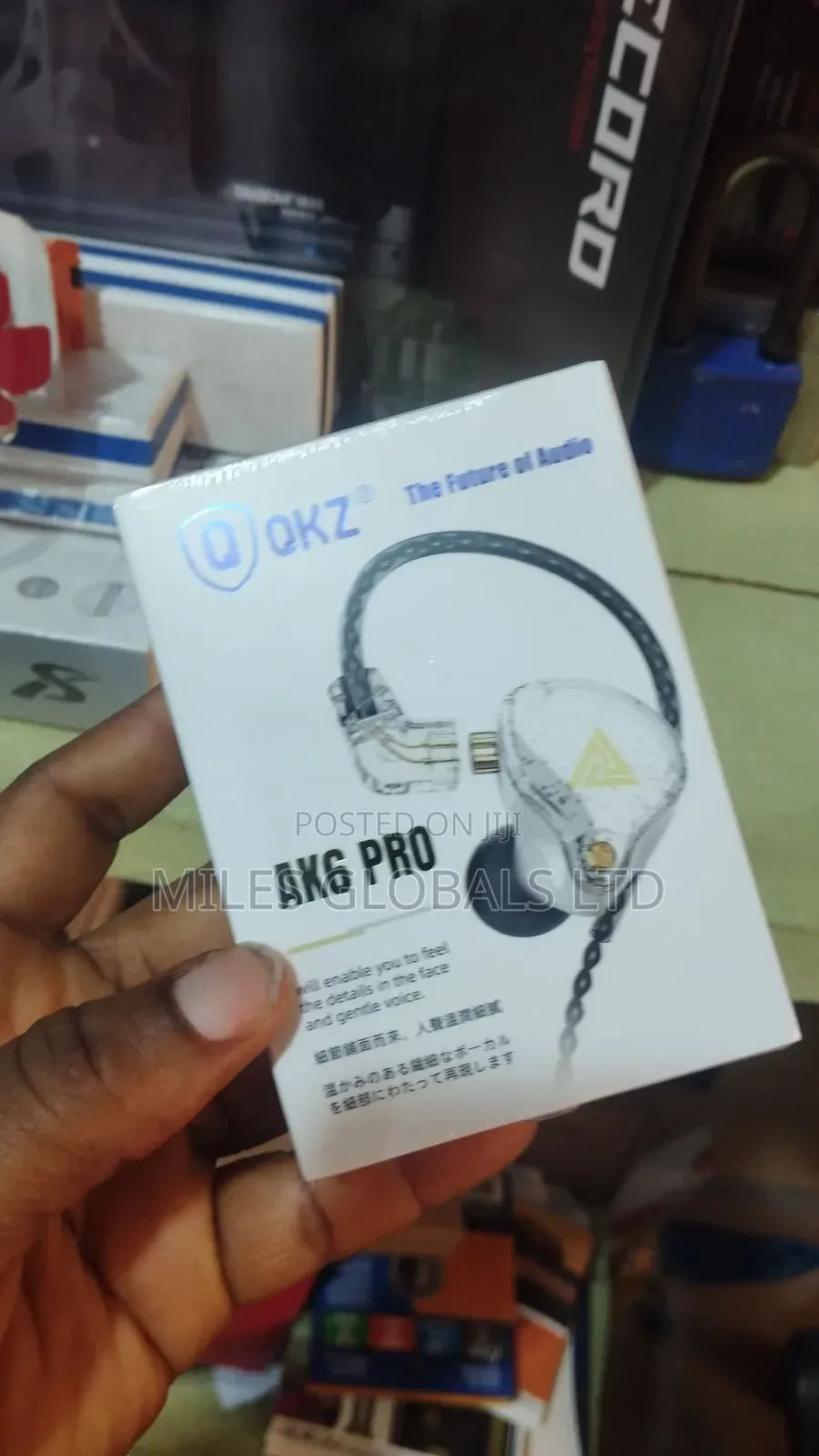 In Ear Headphone With Microphone
