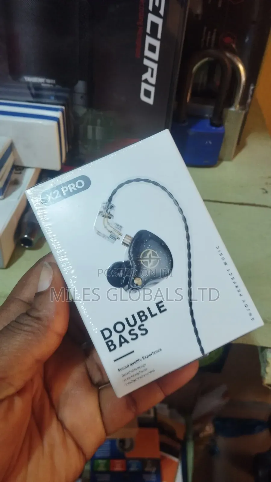 In Ear Headphone With Microphone