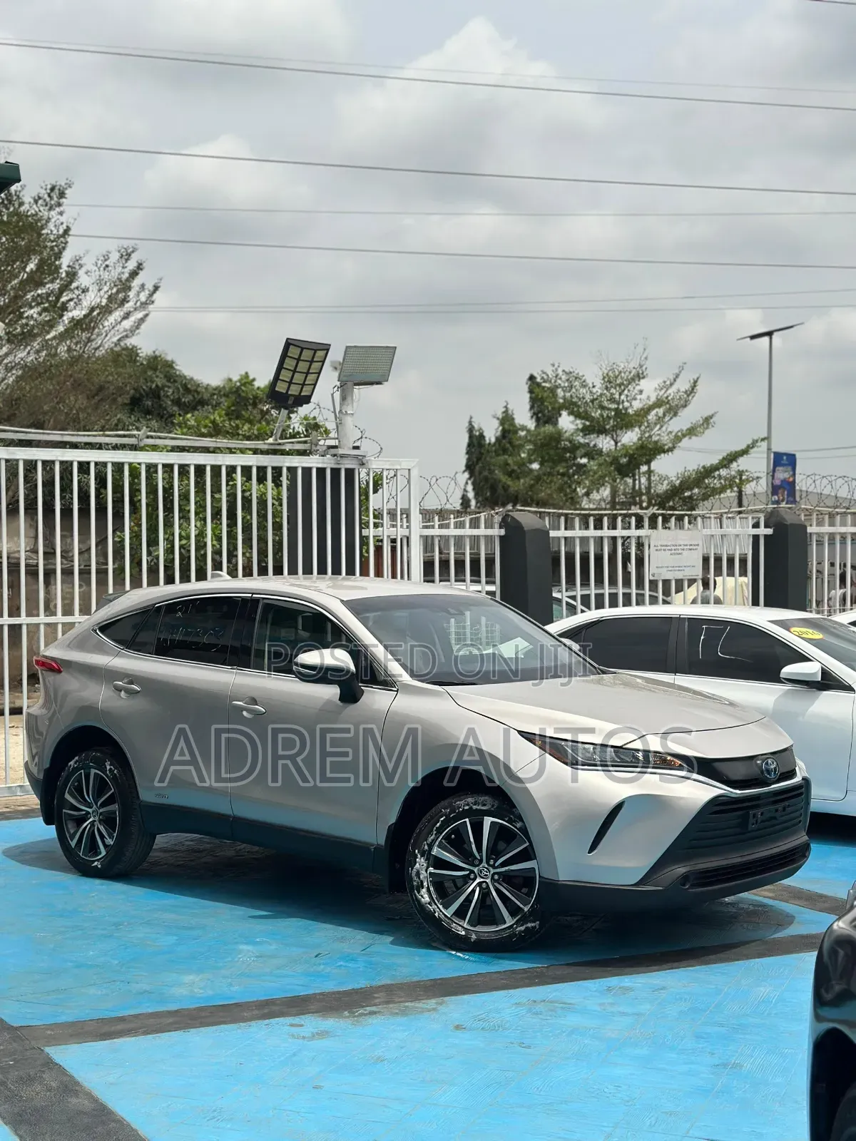 Toyota Venza XLE 2021 Gold