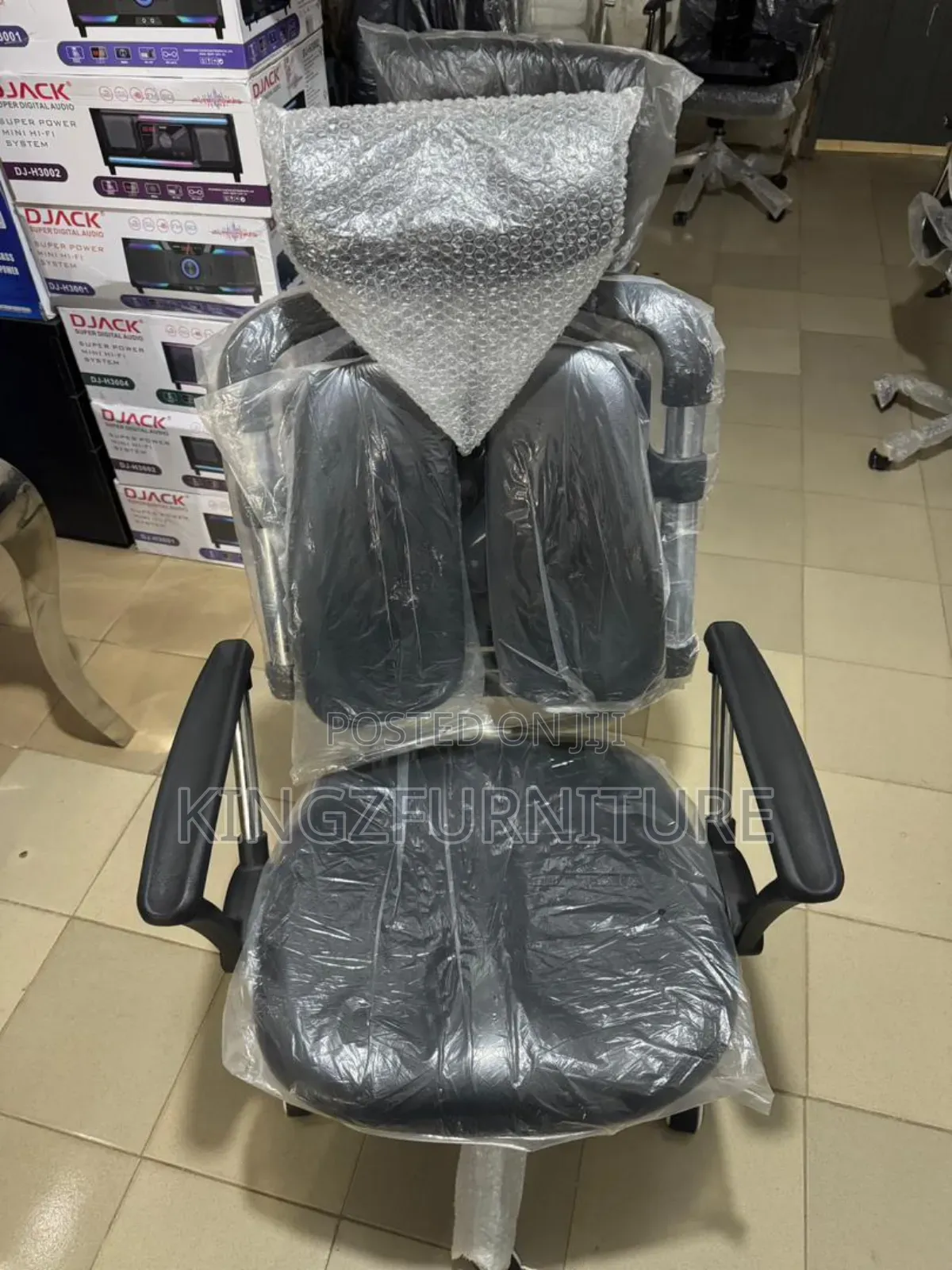 A Black Executive Office Kidney Chair