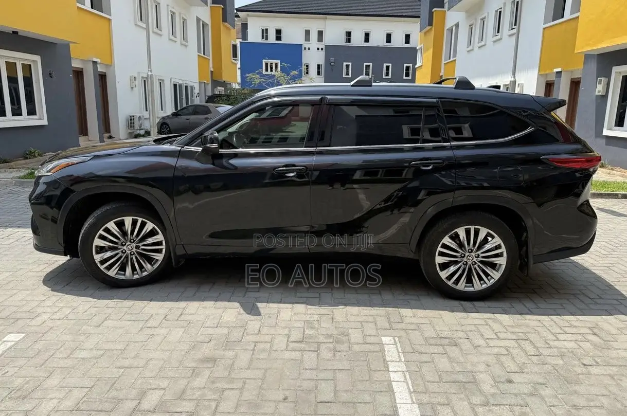 Toyota Highlander Platinum AWD 2024 Black
