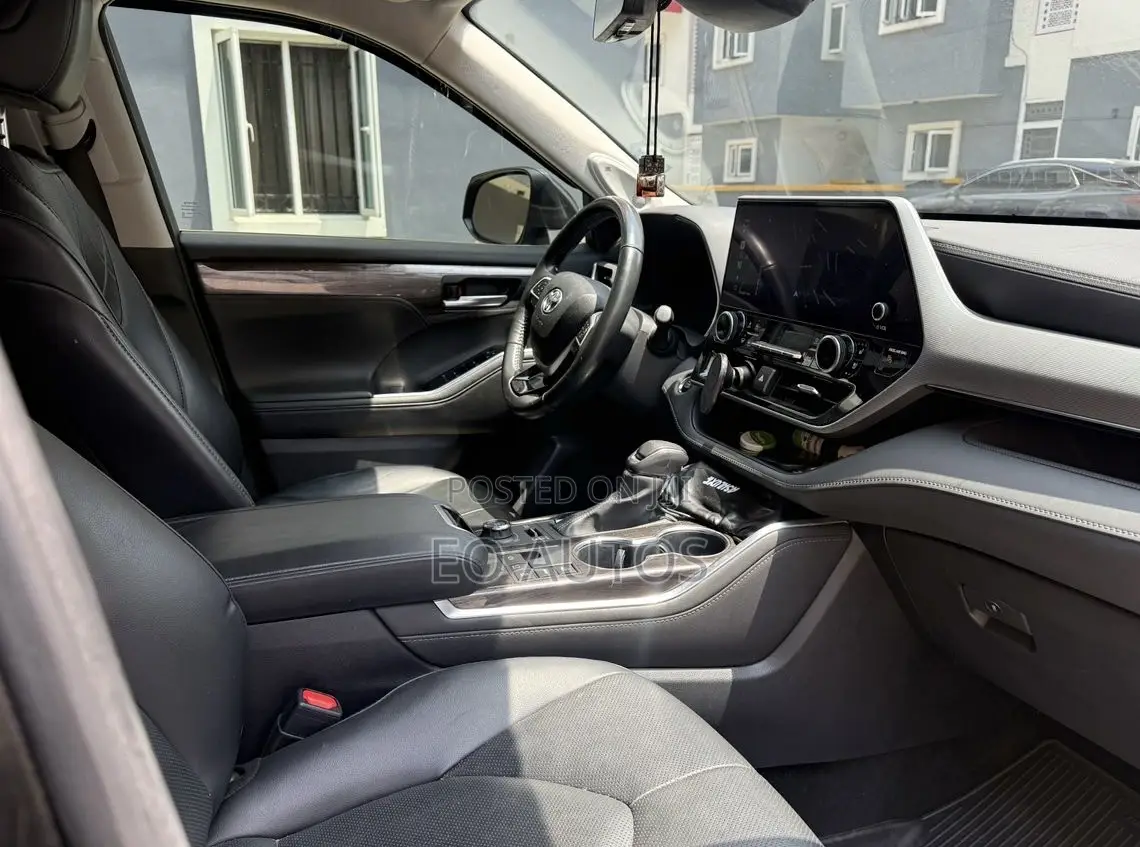 Toyota Highlander Platinum AWD 2024 Black