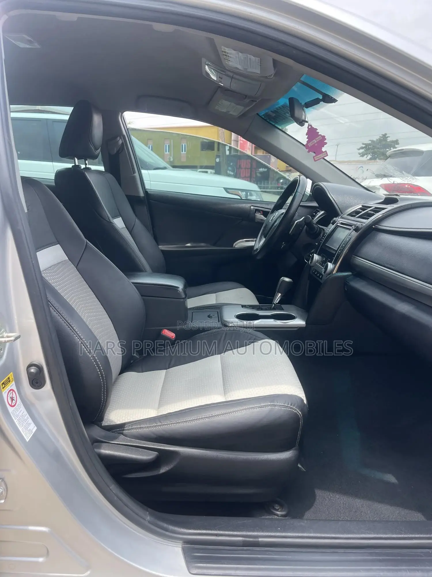 Toyota Camry SE 4dr Sedan (2.5L 4cyl 6A) 2014 Silver