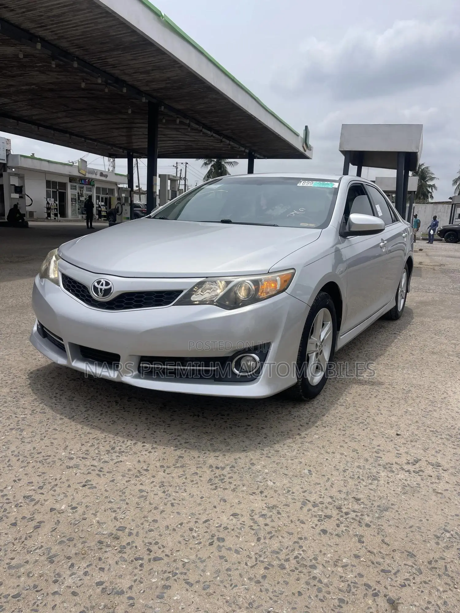 Toyota Camry SE 4dr Sedan (2.5L 4cyl 6A) 2014 Silver