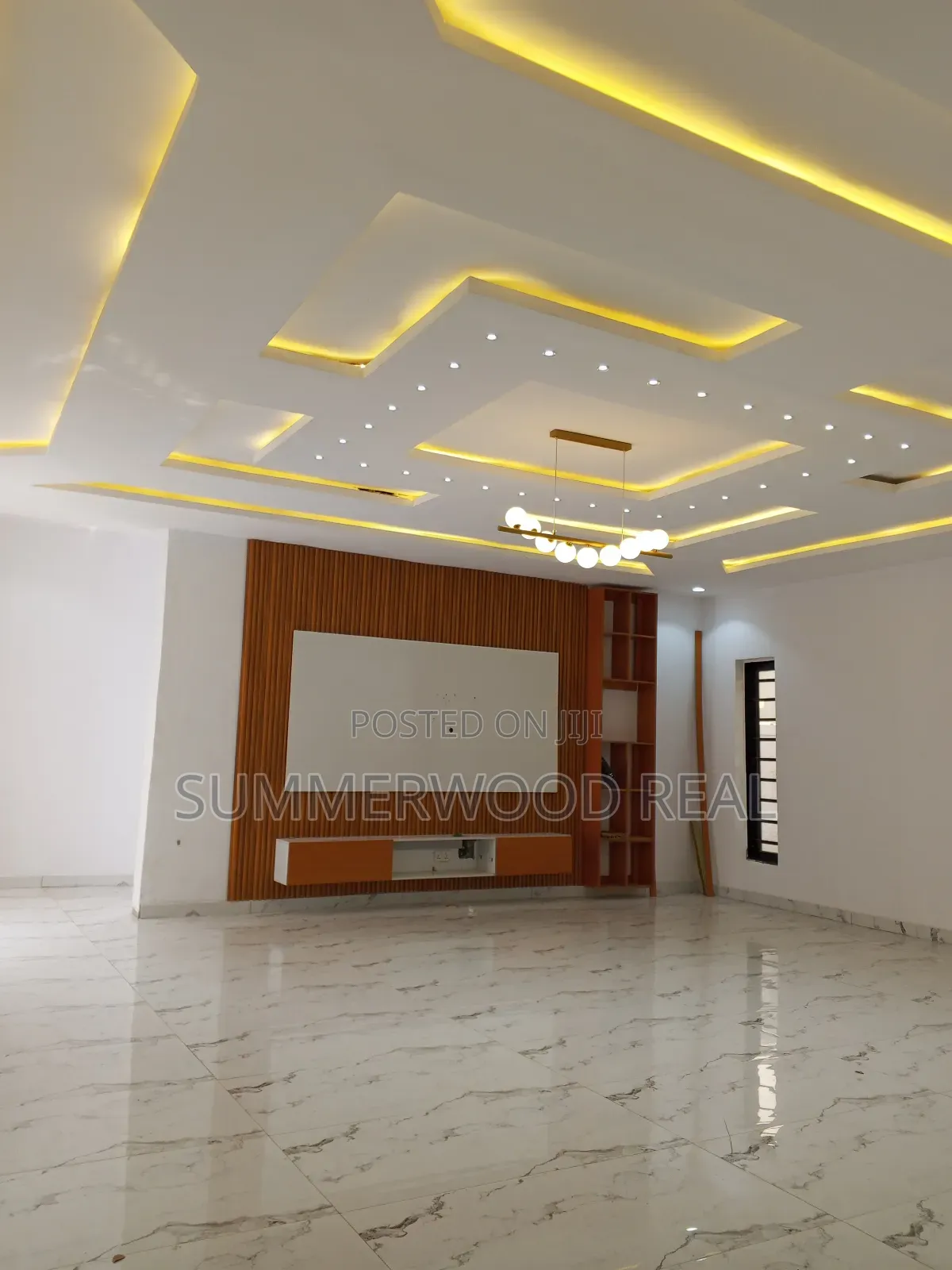5bdrm Duplex in Ikota for sale