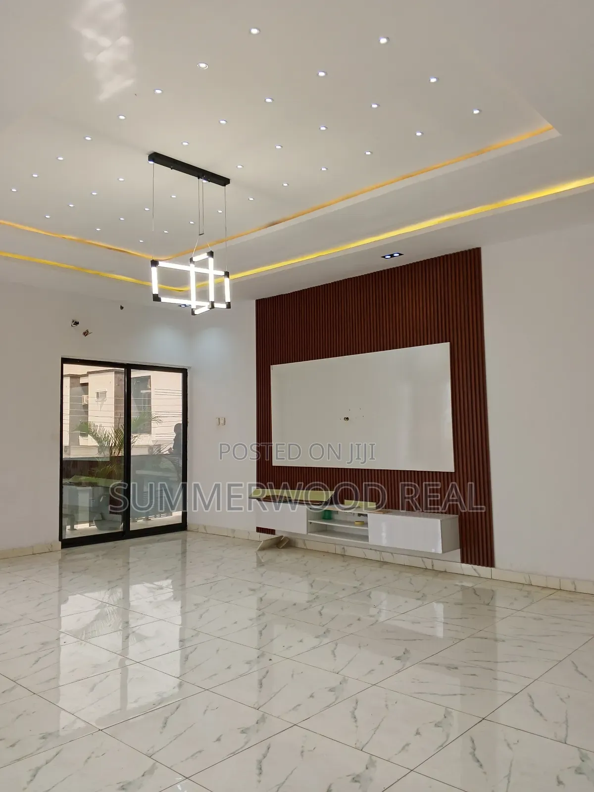 5bdrm Duplex in Ikota for sale